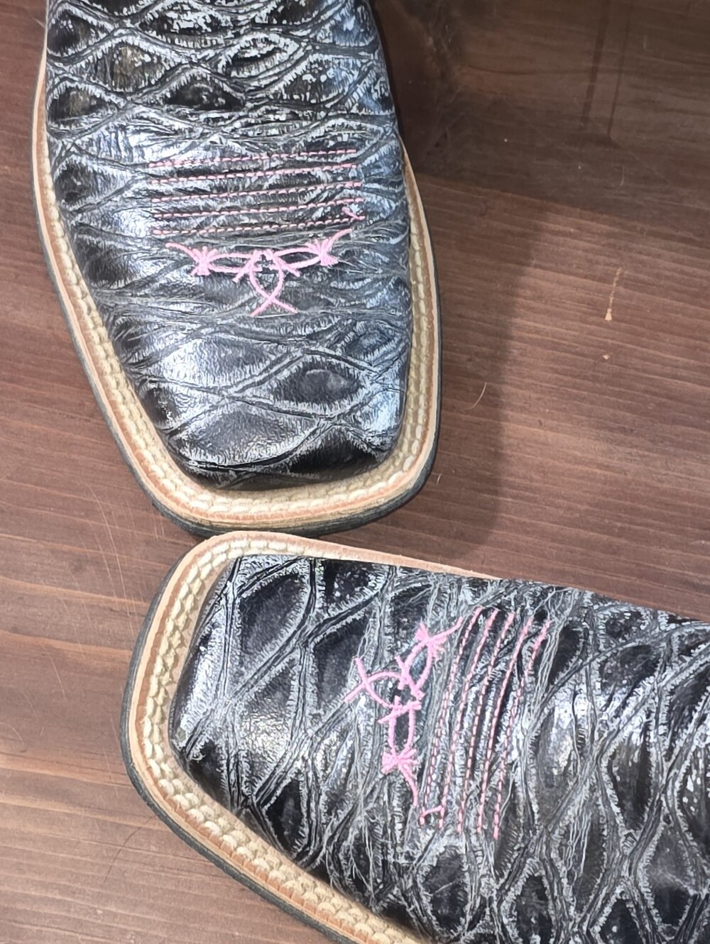 Women's Ariat Black & Pink Embroidered Western Boots, SIZE 7 1/2 B - Picture 2 of 11